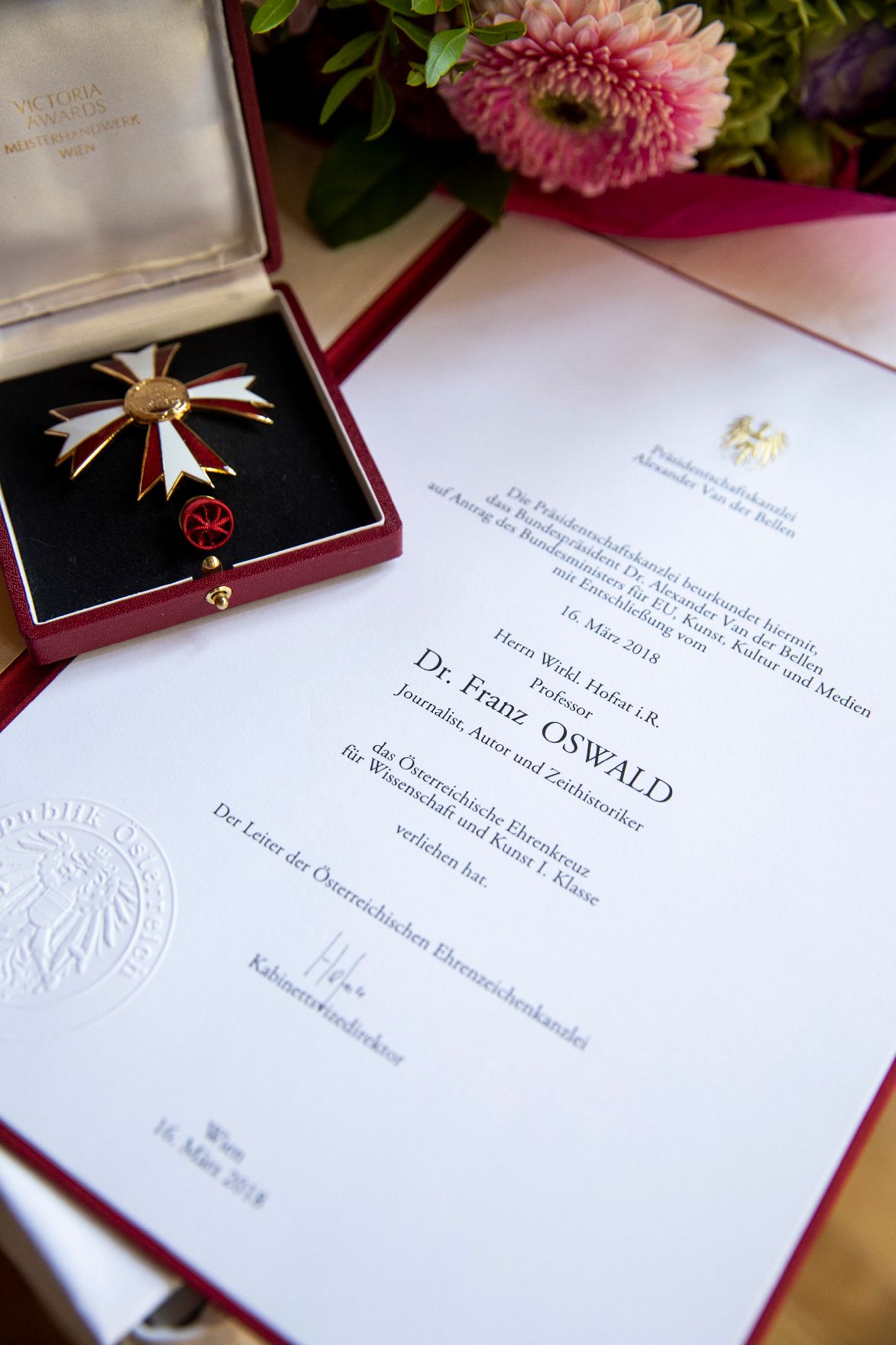 Am 4. Juli 2018 wurden das Goldene Ehrenzeichen für Verdienste um die Republik Österreich an Karl Pfeiffer und das Österreichische Ehrenkreuz für Wissenschaft und Kunst I. Klasse an Franz Oswald überreicht.