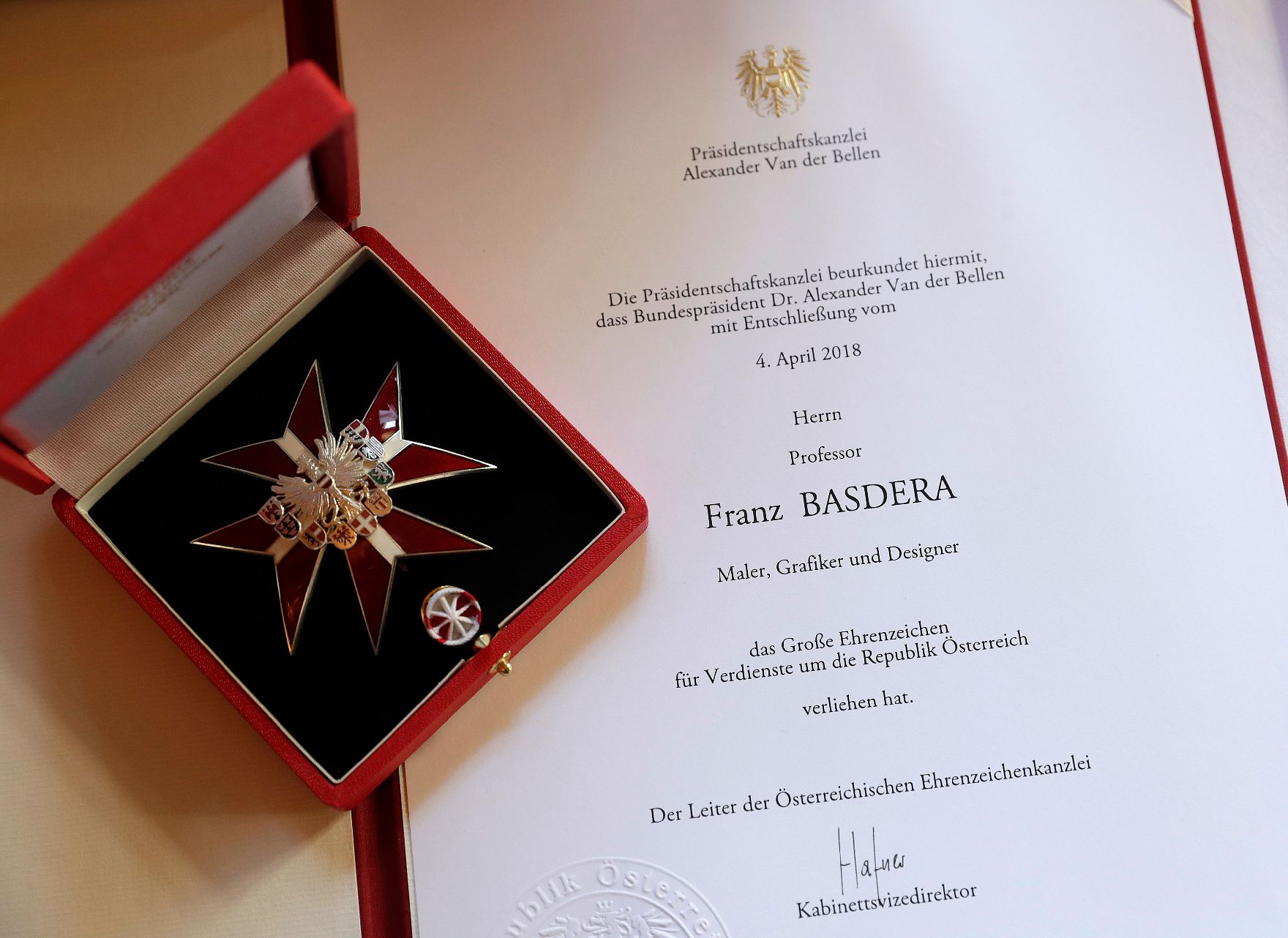Am 4. Juli 2018 wurden die Urkunde über die Verleihung des Berufstitels Professor an Kurt Philipp und das Große Ehrenzeichen für Verdienste um die Republik Österreich an Franz Basdera überreicht.