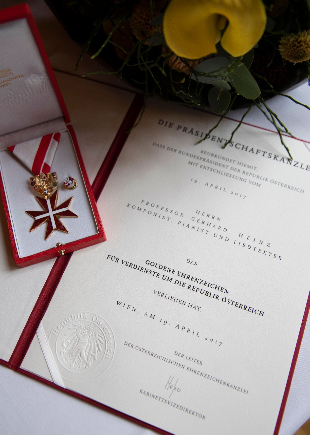 Am 3. Dezember 2018 wurden die Goldenen Ehrenzeichen für Verdienste um die Republik Österreich an Gerhard Heinz und Helmut Steubl überreicht.