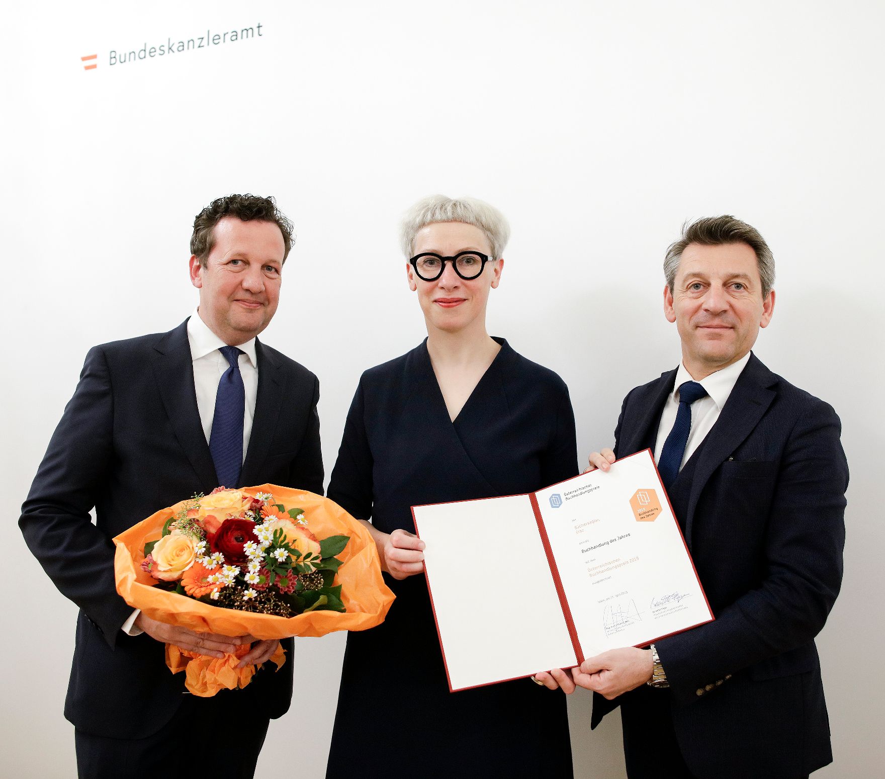 Am 25. April 2019 fand die Überreichung der Österreichischen Buchhandlungspreise durch Sektionschef Jürgen Meindl (r.) und den Präsident des Hauptverbandes des Österreichischen Buchhandels, Benedikt Föger (l.) statt.