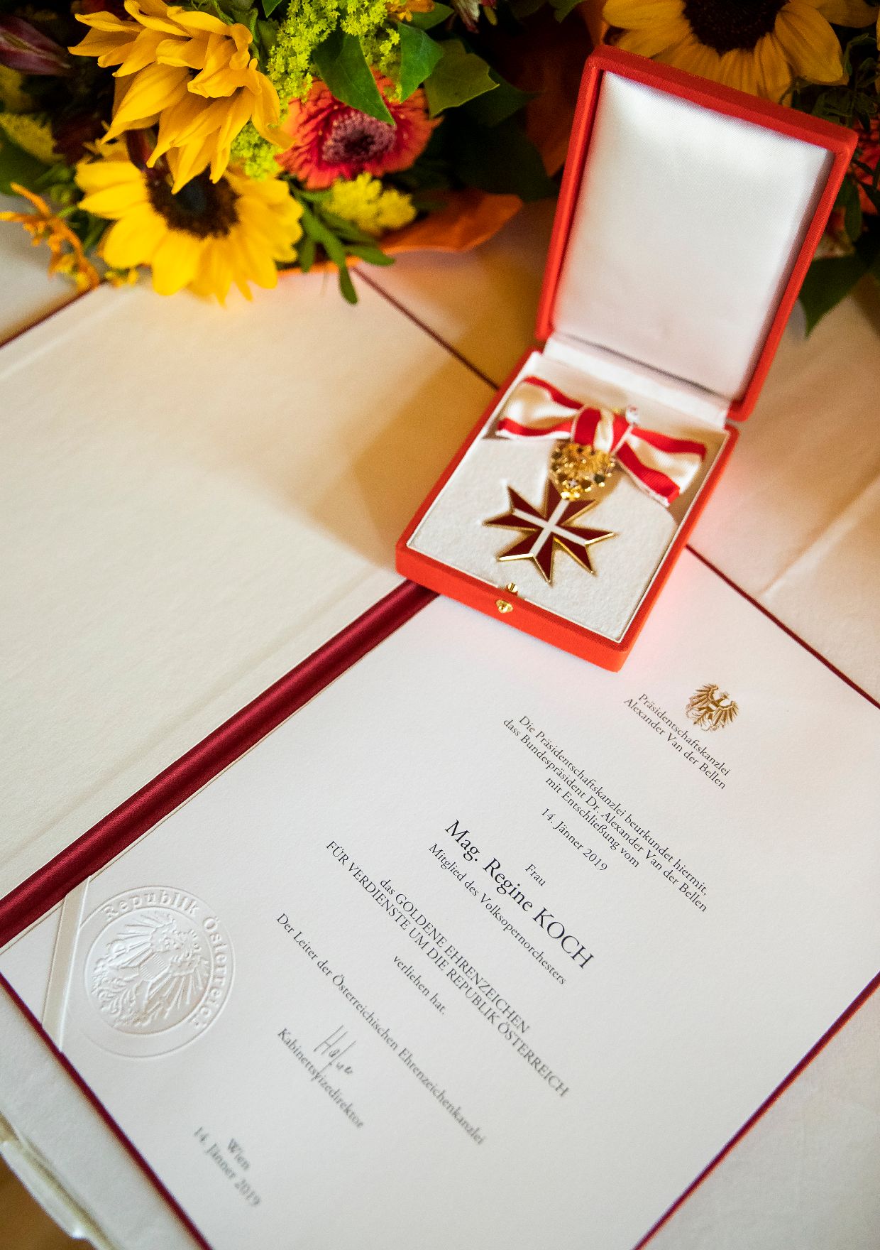 Am 24. Juni 2019 überreichte Sektionschef Jürgen Meindl das Goldene Ehrenzeichen für Verdienste um die Republik Österreich an Regine Koch und die Urkunden, mit denen Josef Bednarik, Maximilian Feyertag und Michael Zottl der Berufstitel Professor verliehen wurde.