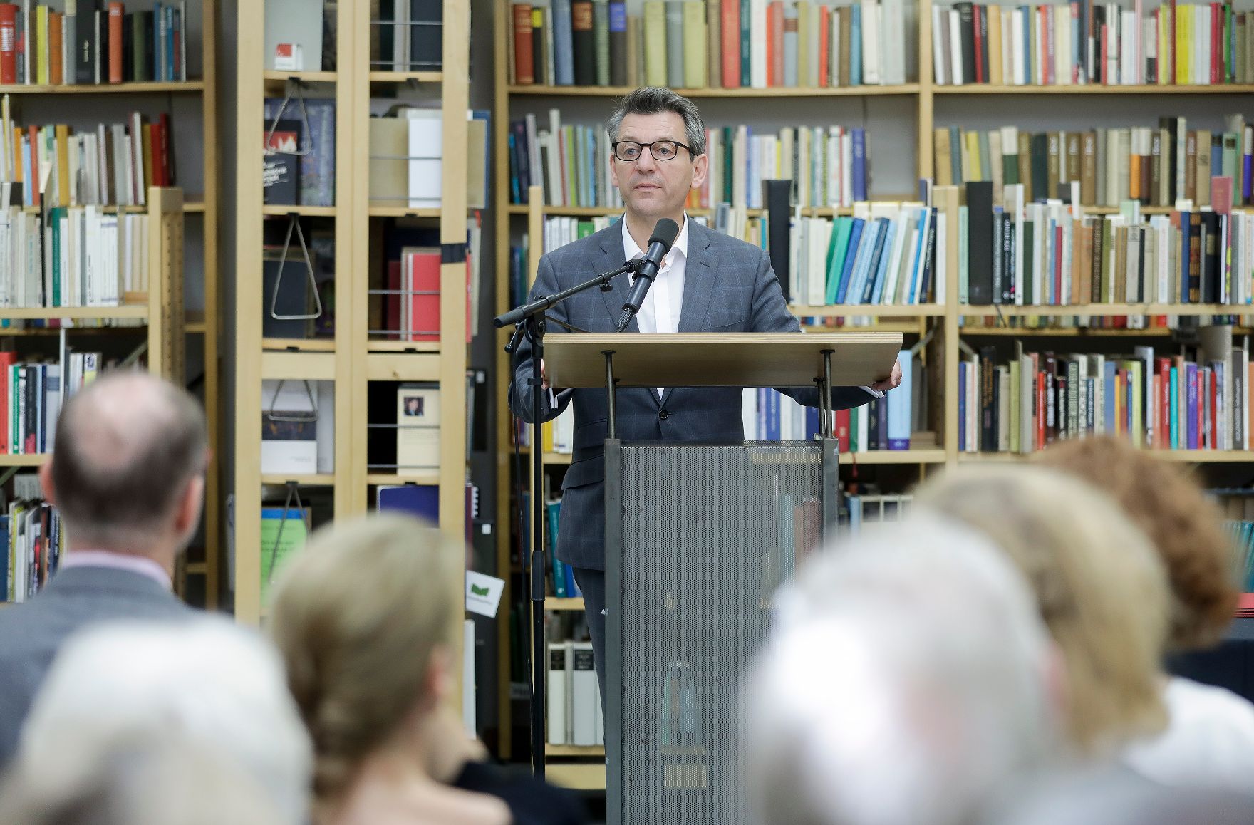 Am 30. Juni 2019 überreichte Sektionschef Jürgen Meindl (im Bild) die Staatspreise für literarische Übersetzung an Cornelius Hell und an Maja Badridze.