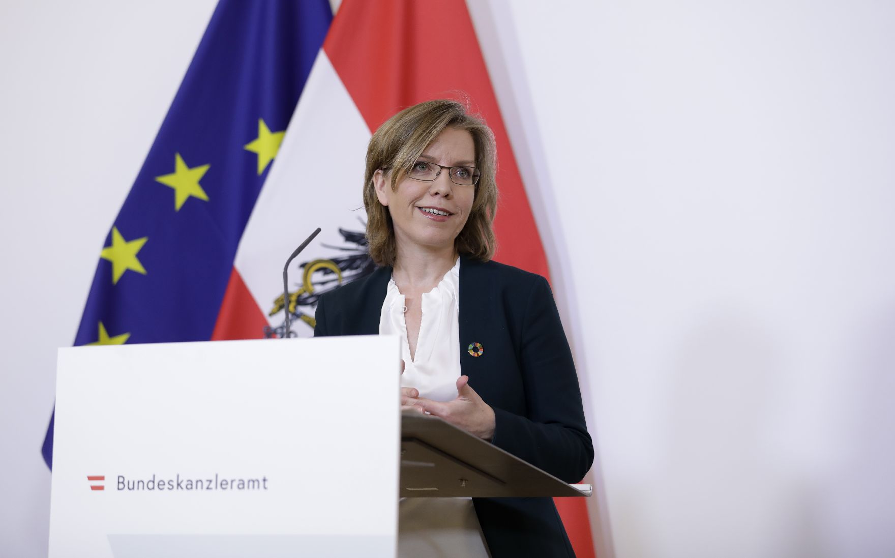 Am 26. März 2020 fand ein Pressestatement zu den Maßnahmen gegen die Krise im Bundeskanzleramt statt. Im Bild Klimaschutz- und Energieministerin Leonore Gewessler.