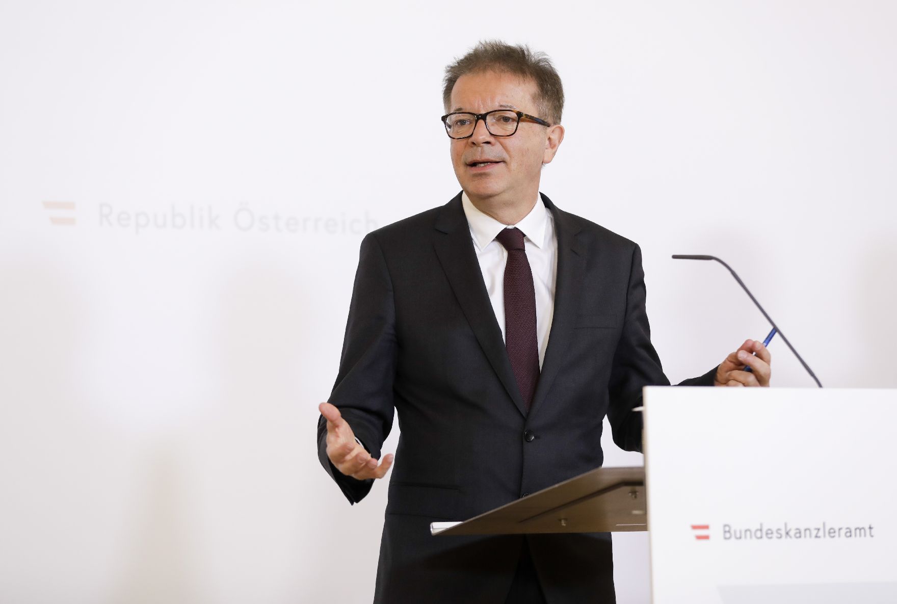 Am 1. April 2020 fand ein Pressestatement zu den Maßnahmen gegen die Krise im Bundeskanzleramt statt. Im Bild Gesundheitsminister Rudi Anschober.