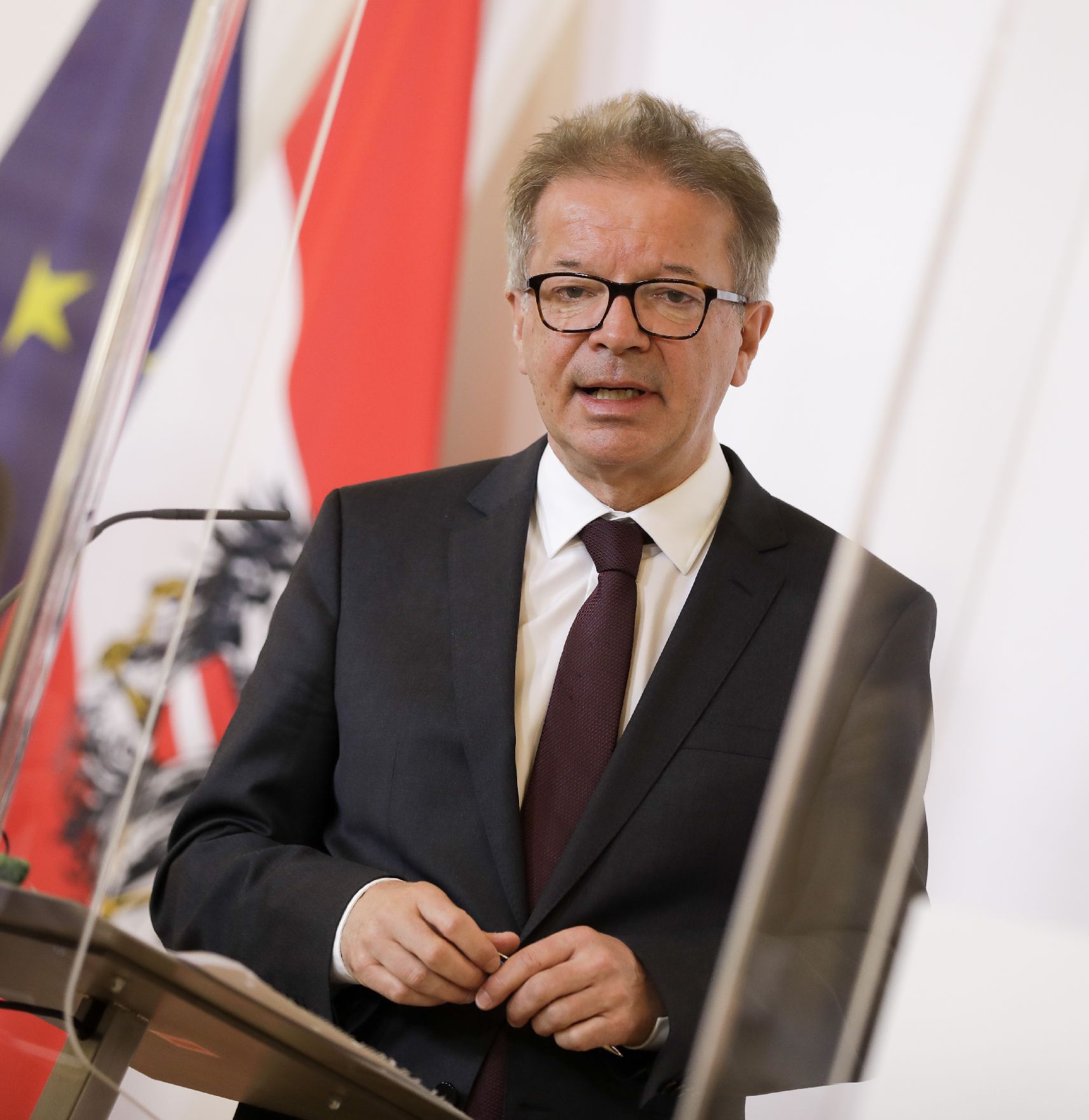Am 17. April 2020 fand ein Pressestatement zu den Maßnahmen gegen die Krise im Bundeskanzleramt statt. Im Bild Gesundheitsminister Rudolf Anschober.