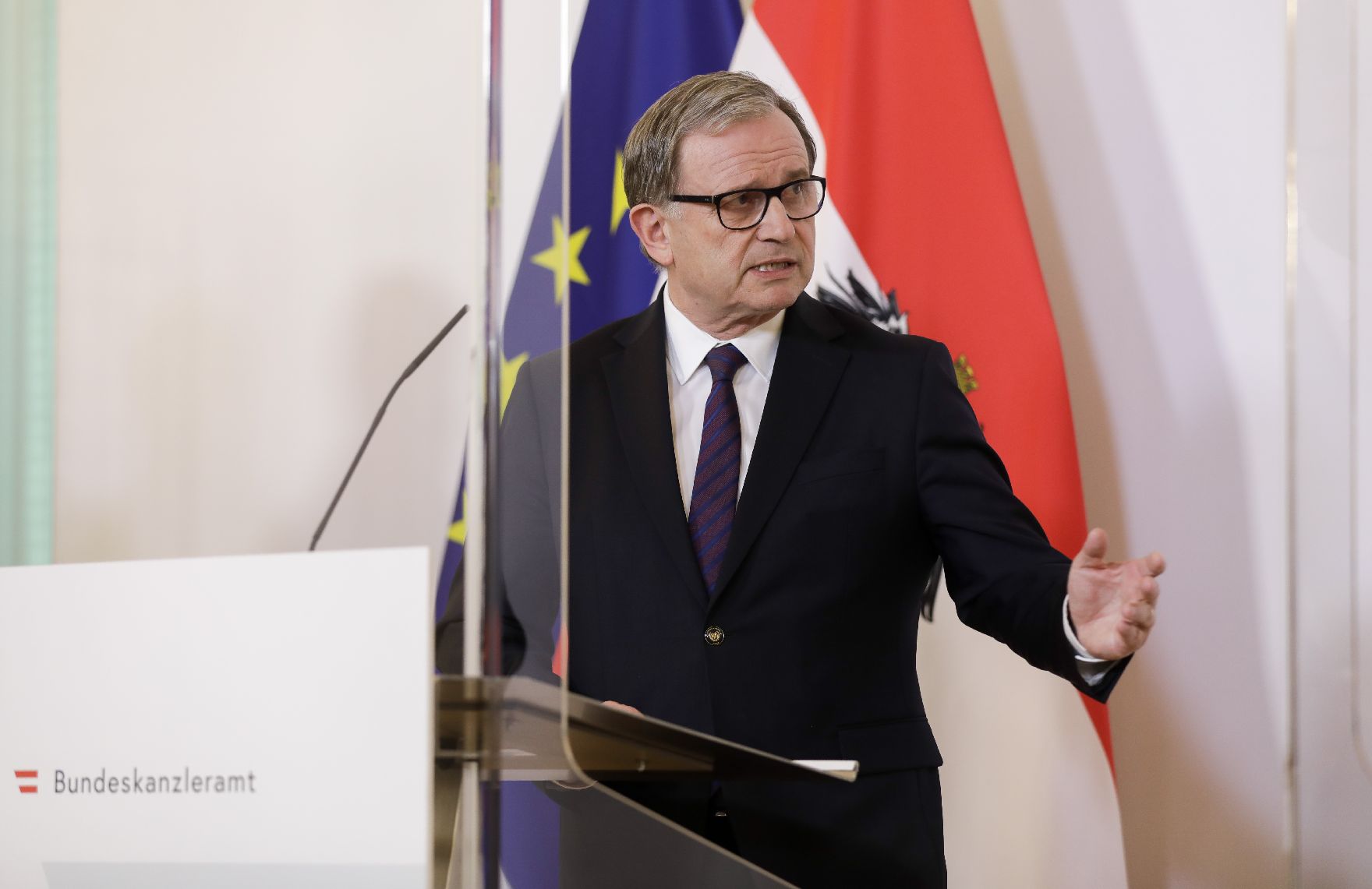 Am 21. April 2020 fand ein Pressestatement zu den Maßnahmen gegen die Krise im Bundeskanzleramt statt. Im Bild Generalsekretär der Wirtschaftskammer Österreich Karlheinz Kopf.
