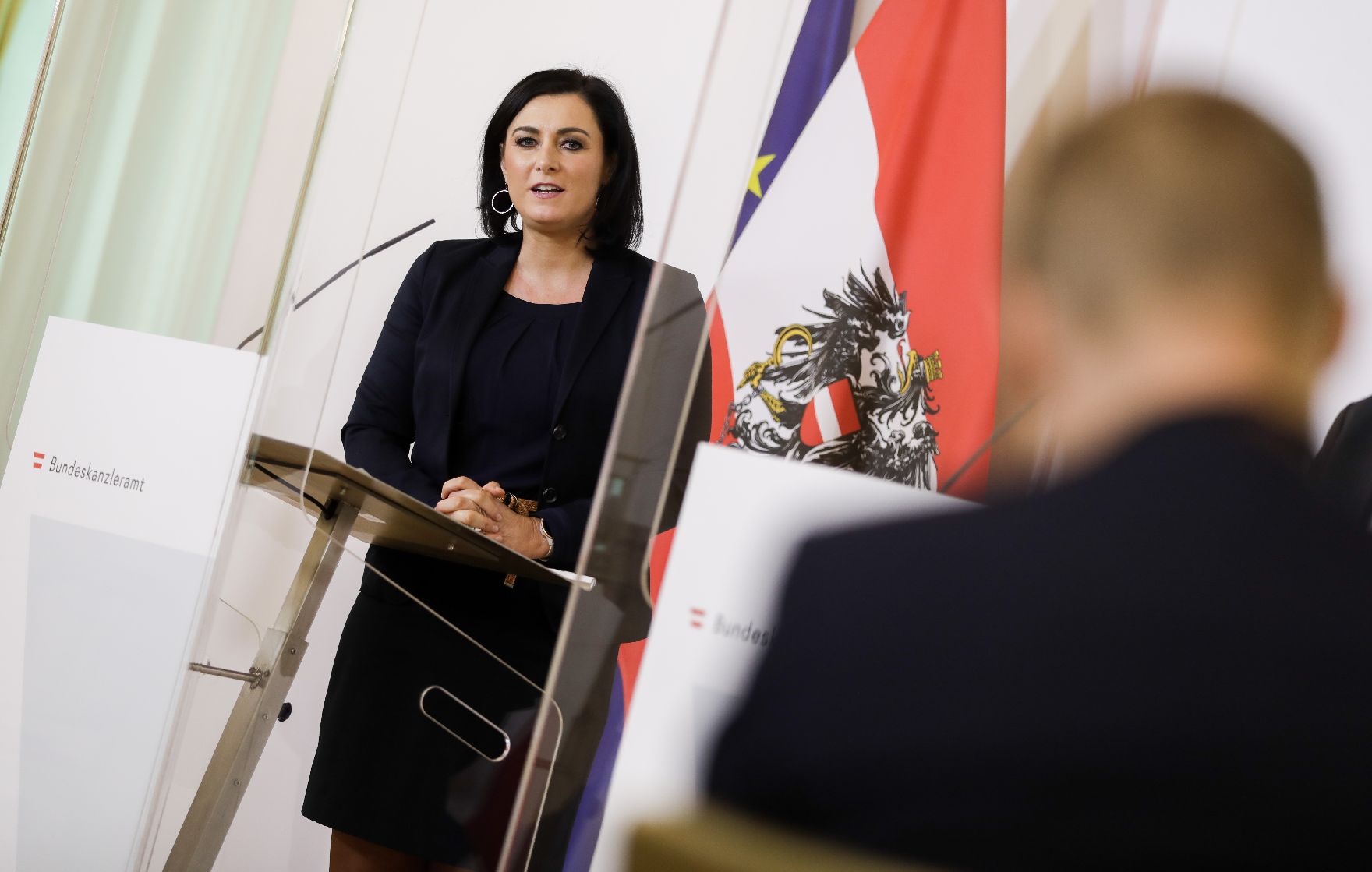 Am 22. April 2020 fand ein Pressestatement zu den Maßnahmen gegen die Krise im Bundeskanzleramt statt. Im Bild Zivildienstministerin Elisabeth Köstinger.