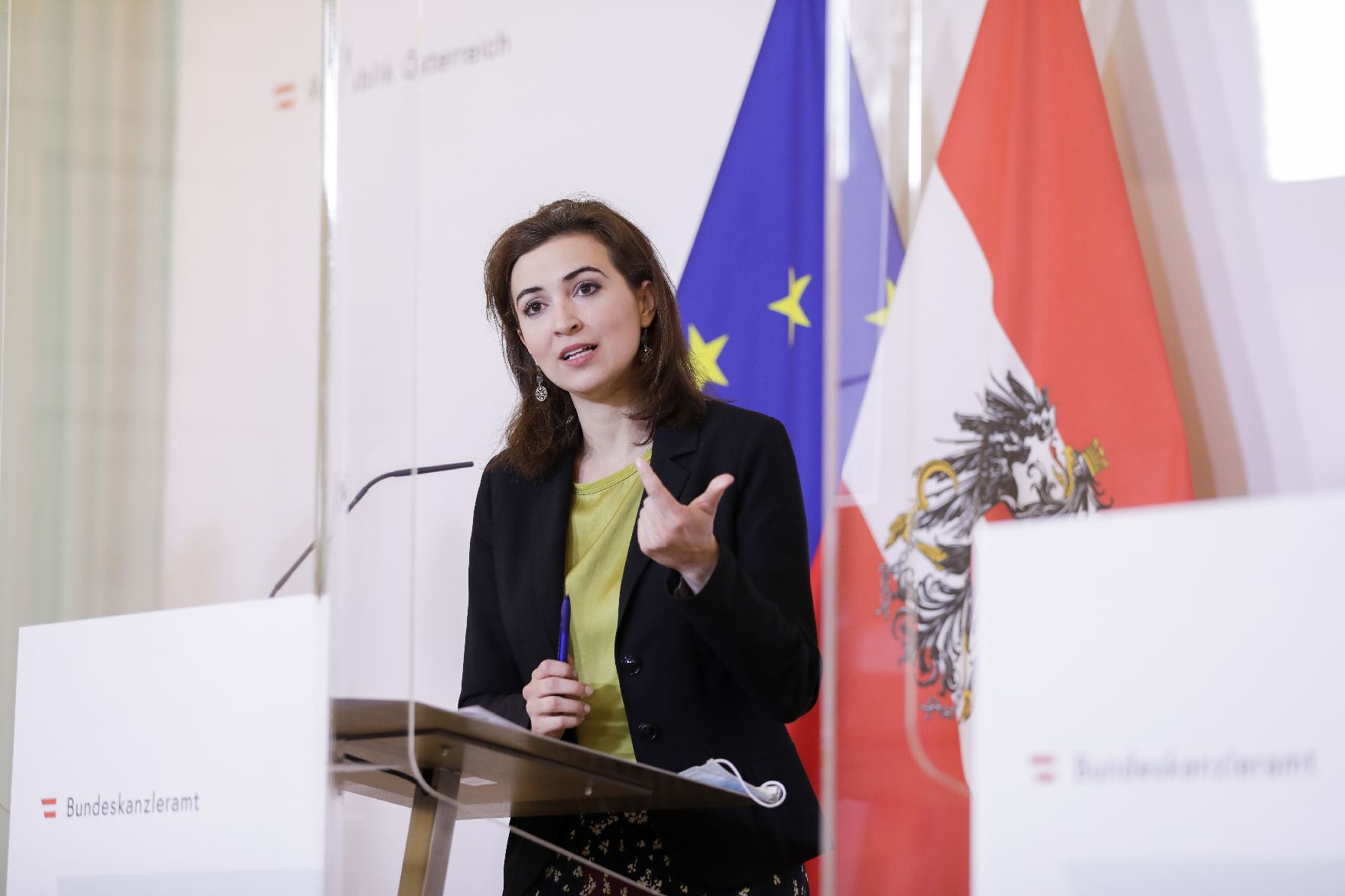 Am 27. April 2020 fand ein Pressestatement zu den Maßnahmen gegen die Krise im Bundeskanzleramt statt. Im Bild Justizministerin Alma Zadic.
