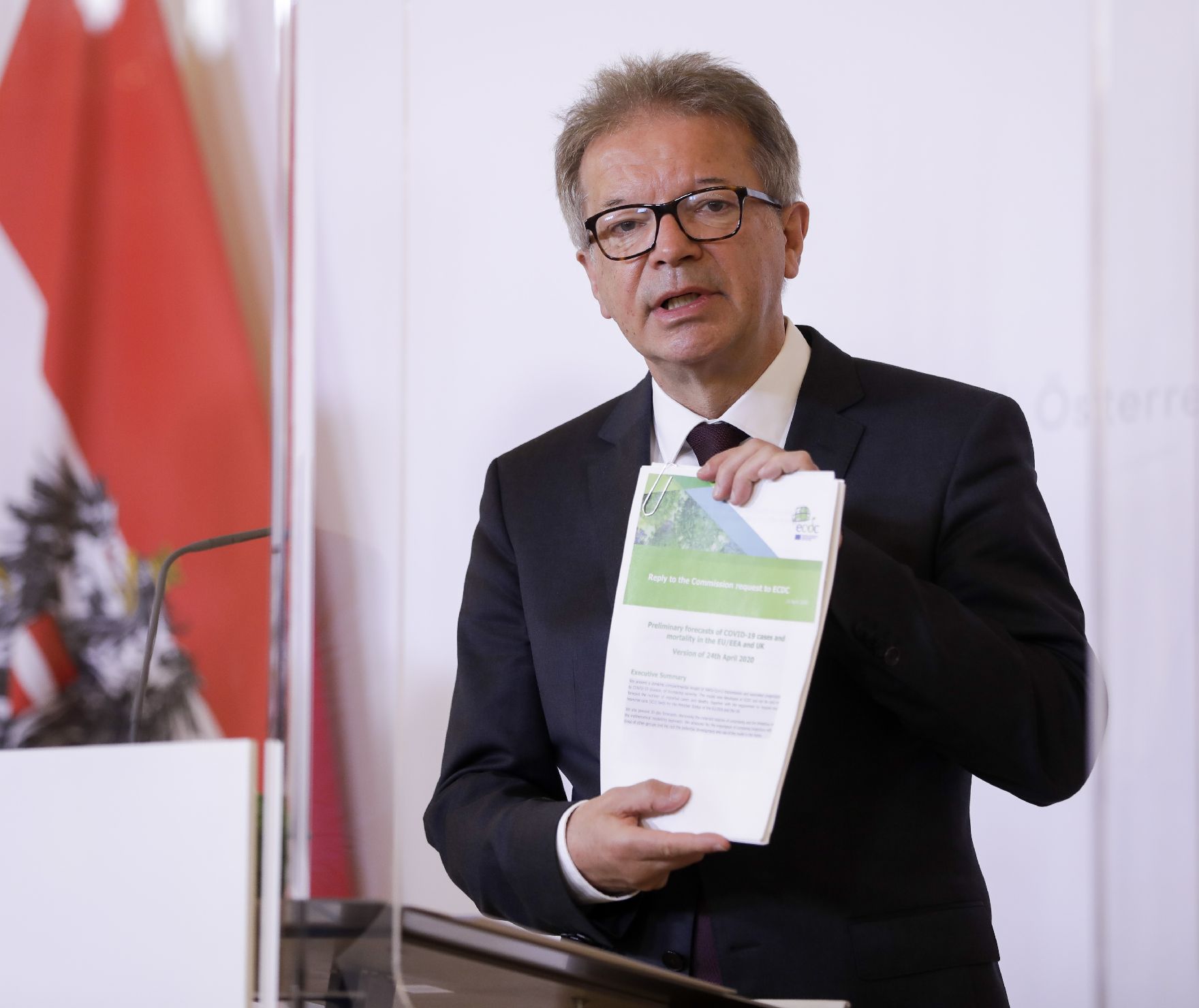 Am 28. April 2020 fand ein Pressestatement zu den Maßnahmen gegen die Krise im Bundeskanzleramt statt. Im Bild Gesundheitsminister Rudolf Anschober.