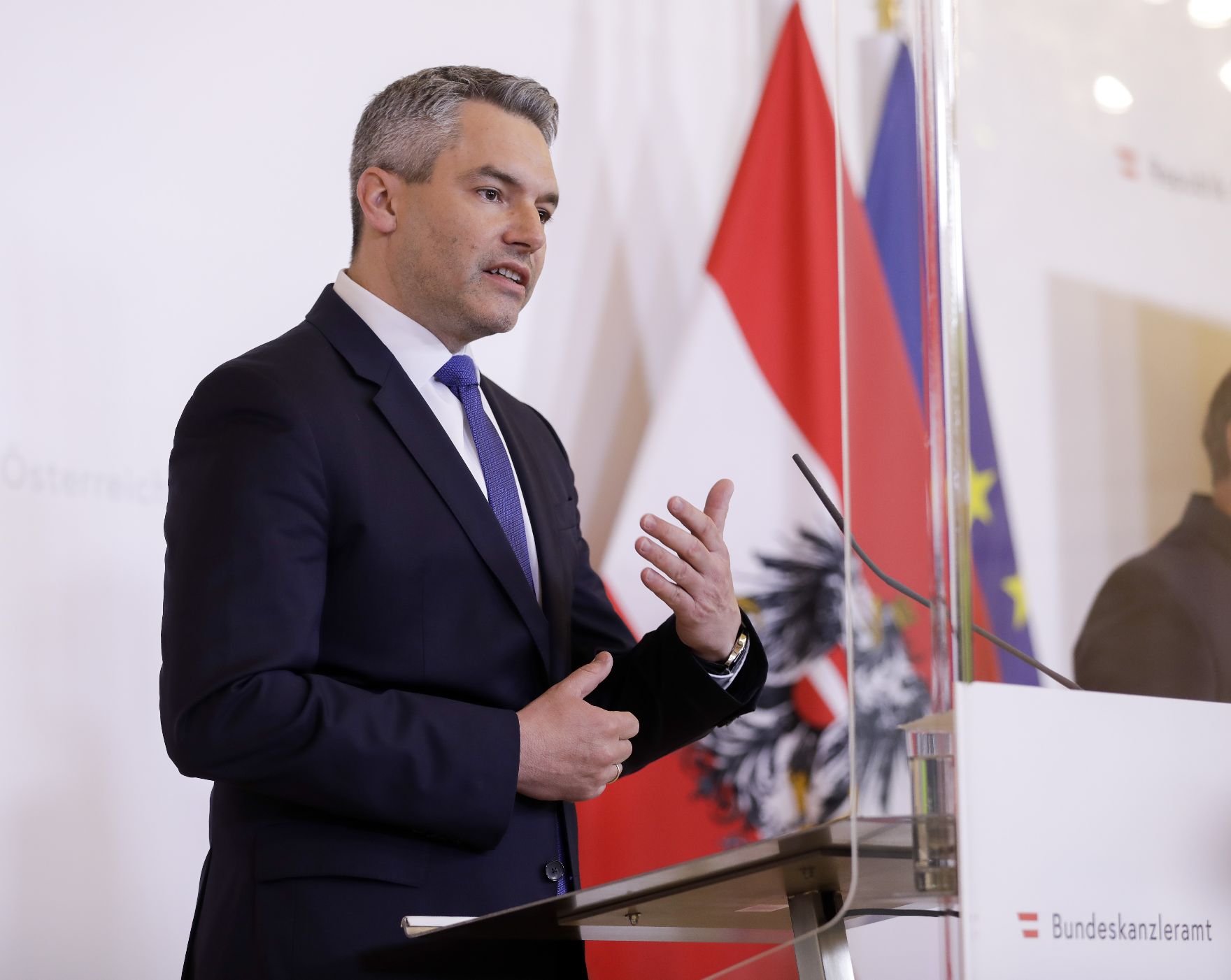 Am 8. Mai 2020 fand ein Pressestatement zu den Maßnahmen gegen die Krise im Bundeskanzleramt statt. Im Bild Innenminister Karl Nehammer.