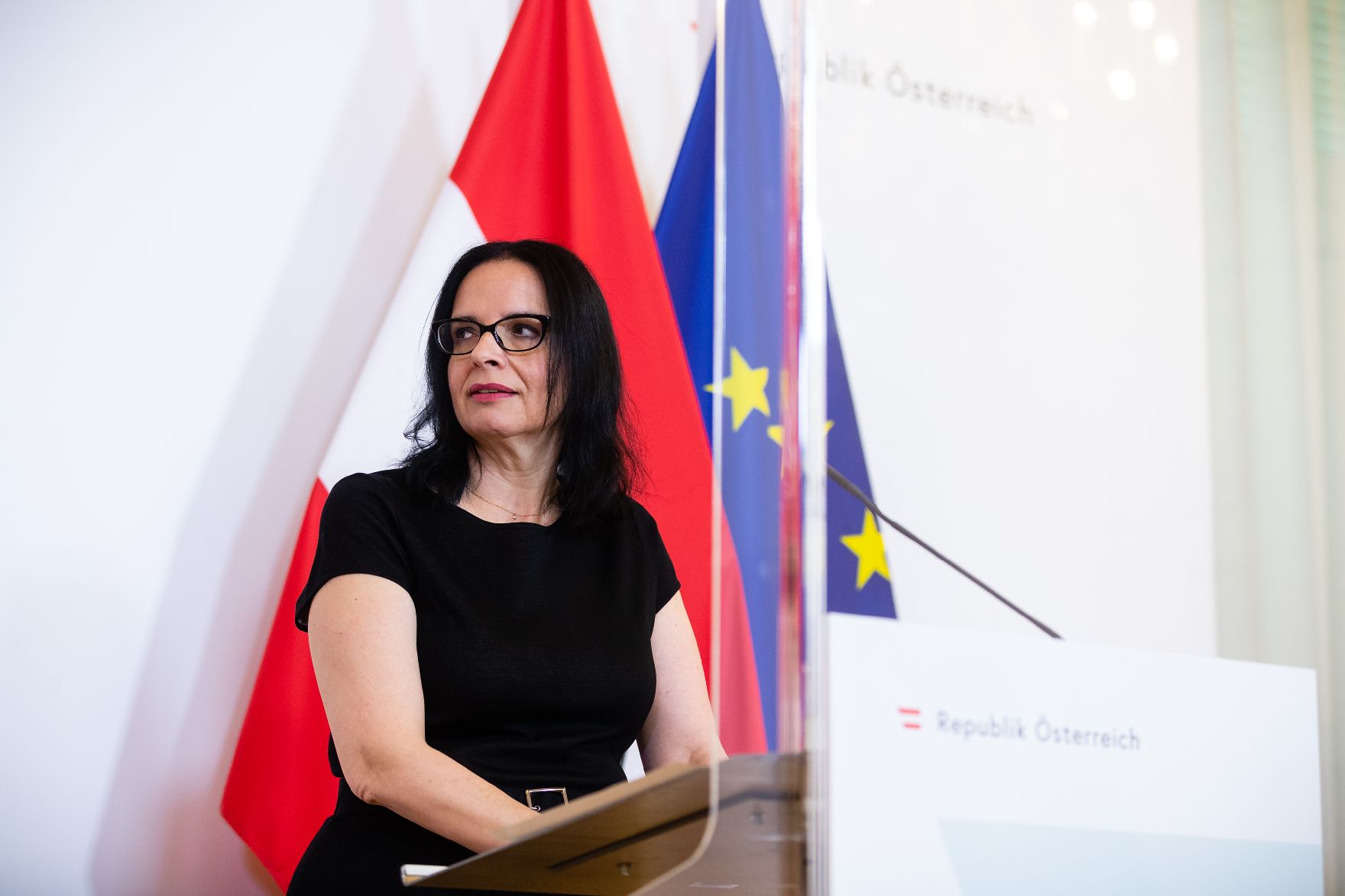 Am 28. Mai 2020 fand ein Pressestatement zu den Maßnahmen gegen die Krise im Bundeskanzleramt statt. Im Bild Kunst- und Kulturstaatssekretärin Andrea Mayer.