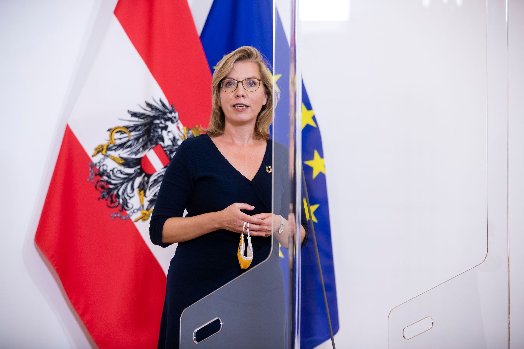 Bundesministerin Leonore Gewessler beim Doorstep vor dem Ministerrat am 9. September 2020