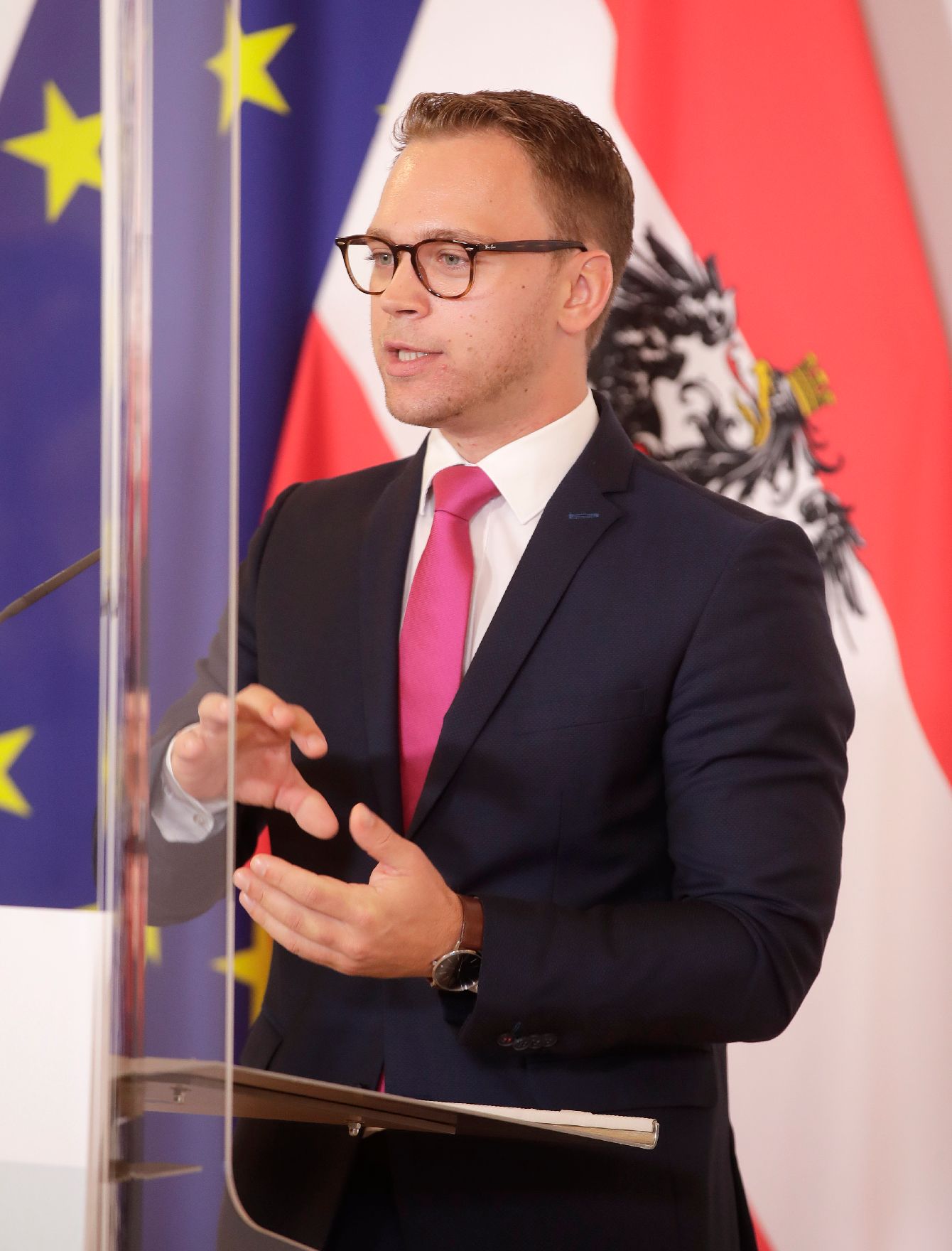 Am 13. Oktober 2020 fand ein Pressestatement zu den Maßnahmen gegen die Krise im Bundeskanzleramt statt. Im Bild der Generalsekretär von ZLÖ - zukunft. lehre. österreich Mario Derntl.