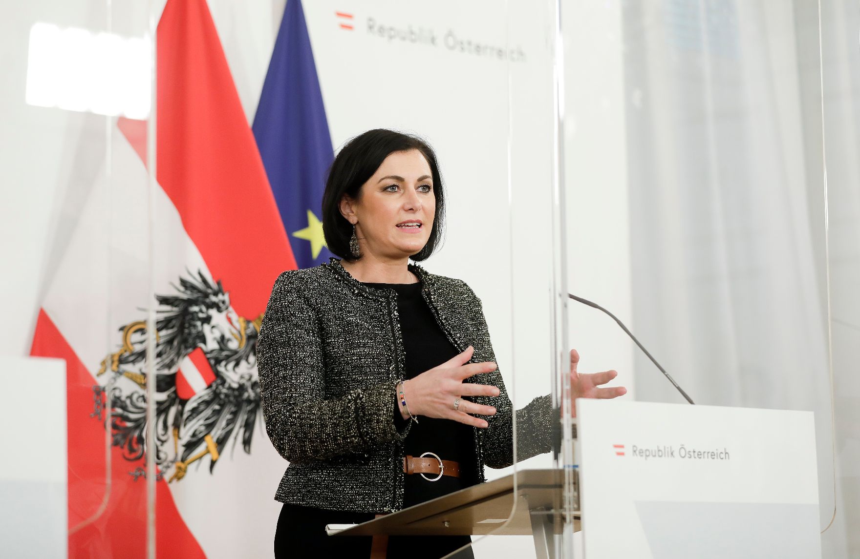 Am 2. Dezember 2020 fand ein Pressestatement zu den Maßnahmen gegen die Krise im Bundeskanzleramt statt. Im Bild Bundesministerin Elisabeth Köstinger.