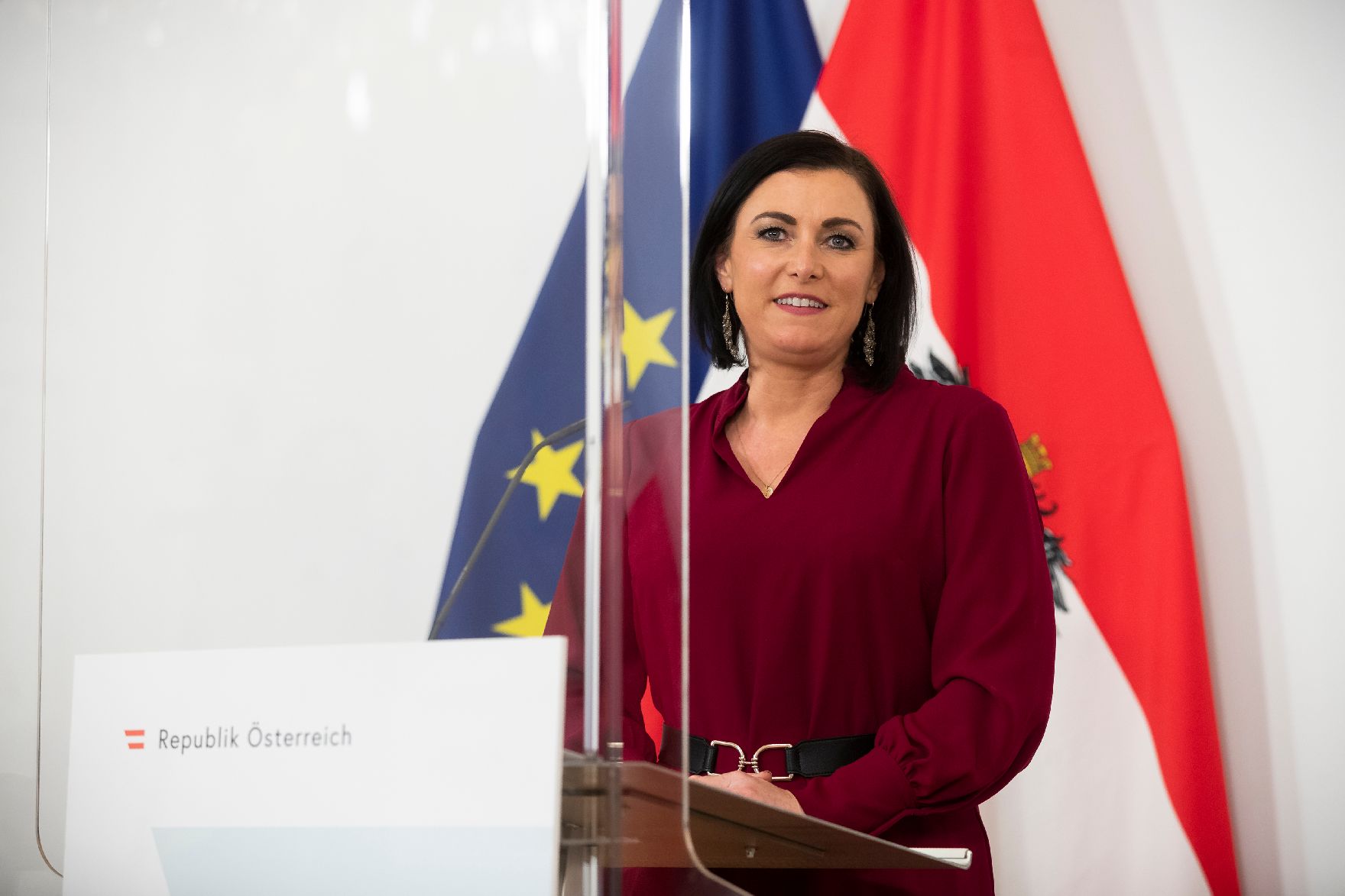 Im Bild Bundesministerin Elisabeth Köstinger beim Pressefoyer nach dem Ministerrat am 23. Dezember 2020.