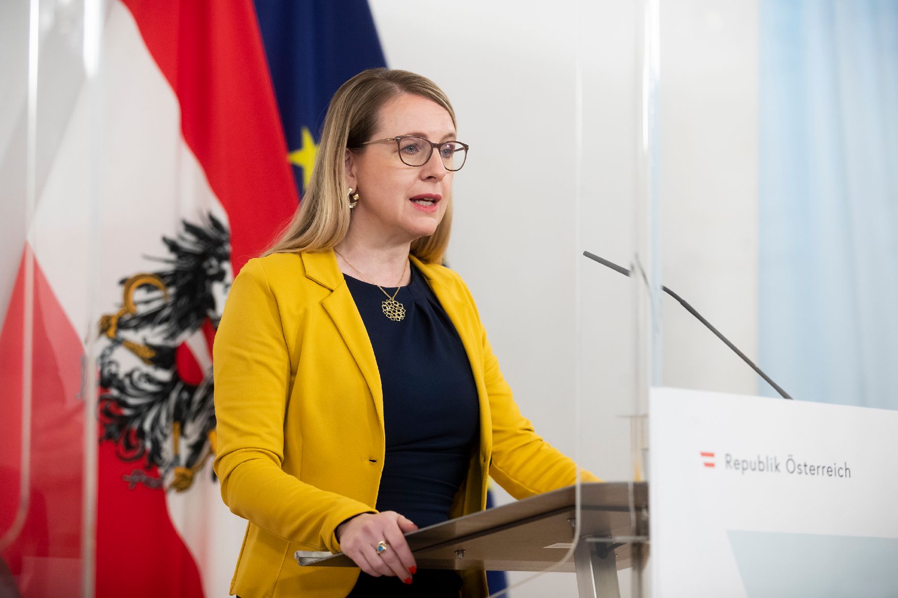 Am 5. Februar 2021 fand ein Pressestatement zu den Maßnahmen gegen die Krise im Bundeskanzleramt statt. Im Bild Bundesministerin Margarete Schramböck.