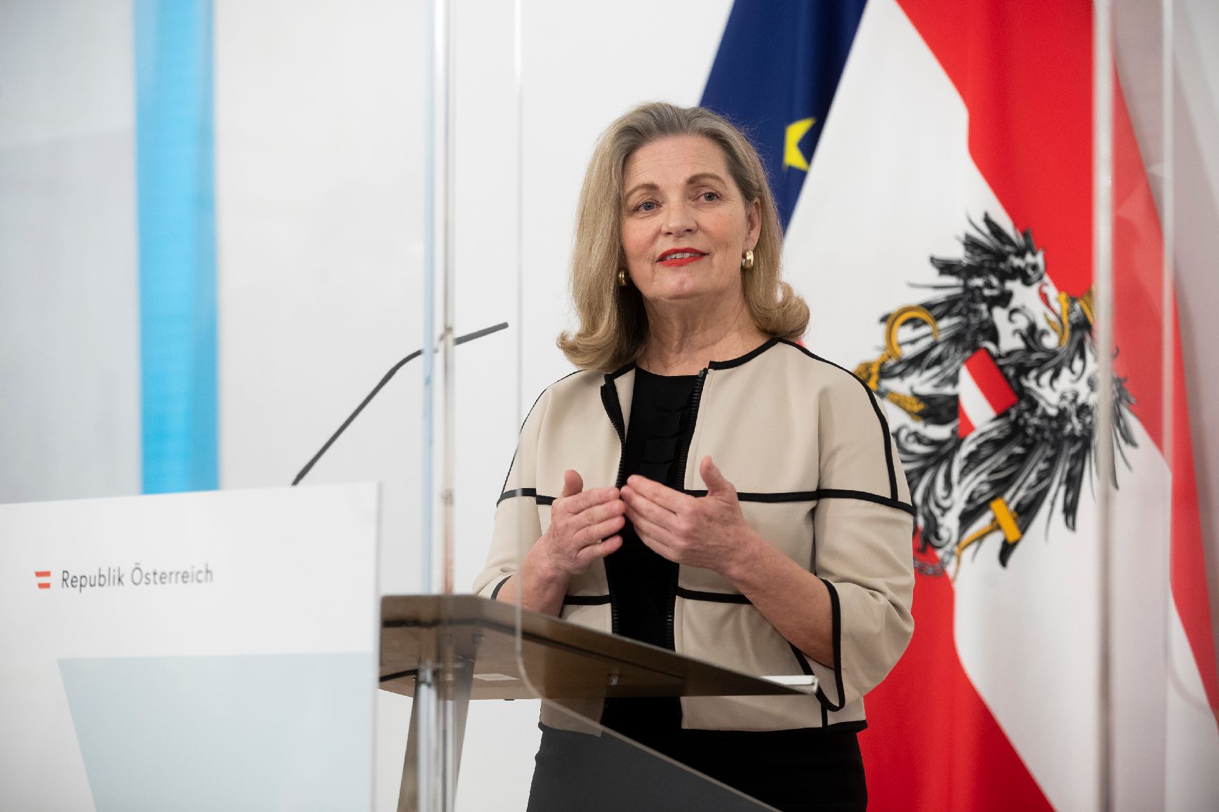 Am 5. Februar 2021 fand ein Pressestatement zu den Maßnahmen gegen die Krise im Bundeskanzleramt statt. Im Bild die Präsidentin der Apothekerkammer, Ulrike Mursch-Edlmayr.