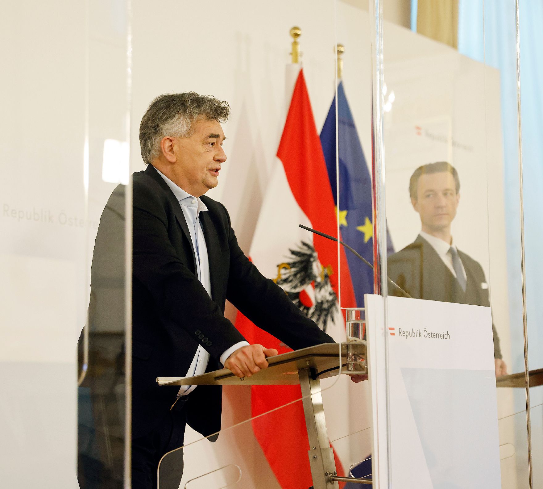 Im Bild Vizekanzler Werner Kogler (l.) und Bundesminister Gernot Blümel (r.) nach dem Ministerrat am 10. März 2021.
