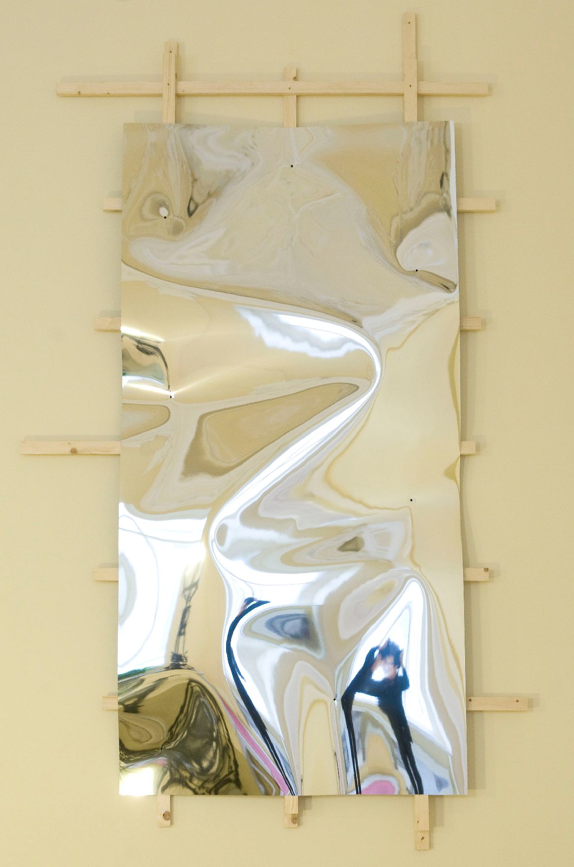 Das Werk "Wiener Wandstück" von Gerold Tagwerker ausgestellt auf der Feststiege im Bundeskanzleramt im Jahr 2009.