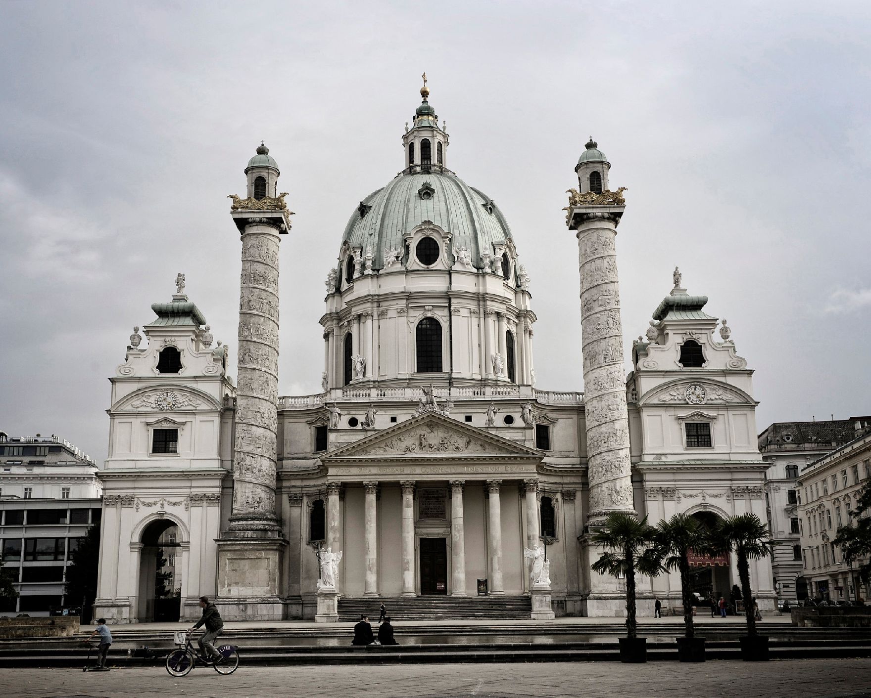 Aufnahme der Karlskirche in Wien. Schlagworte: Gebäude, Karlskirche, Kirche, Stadtlandschaft, Sehenswürdigkeit