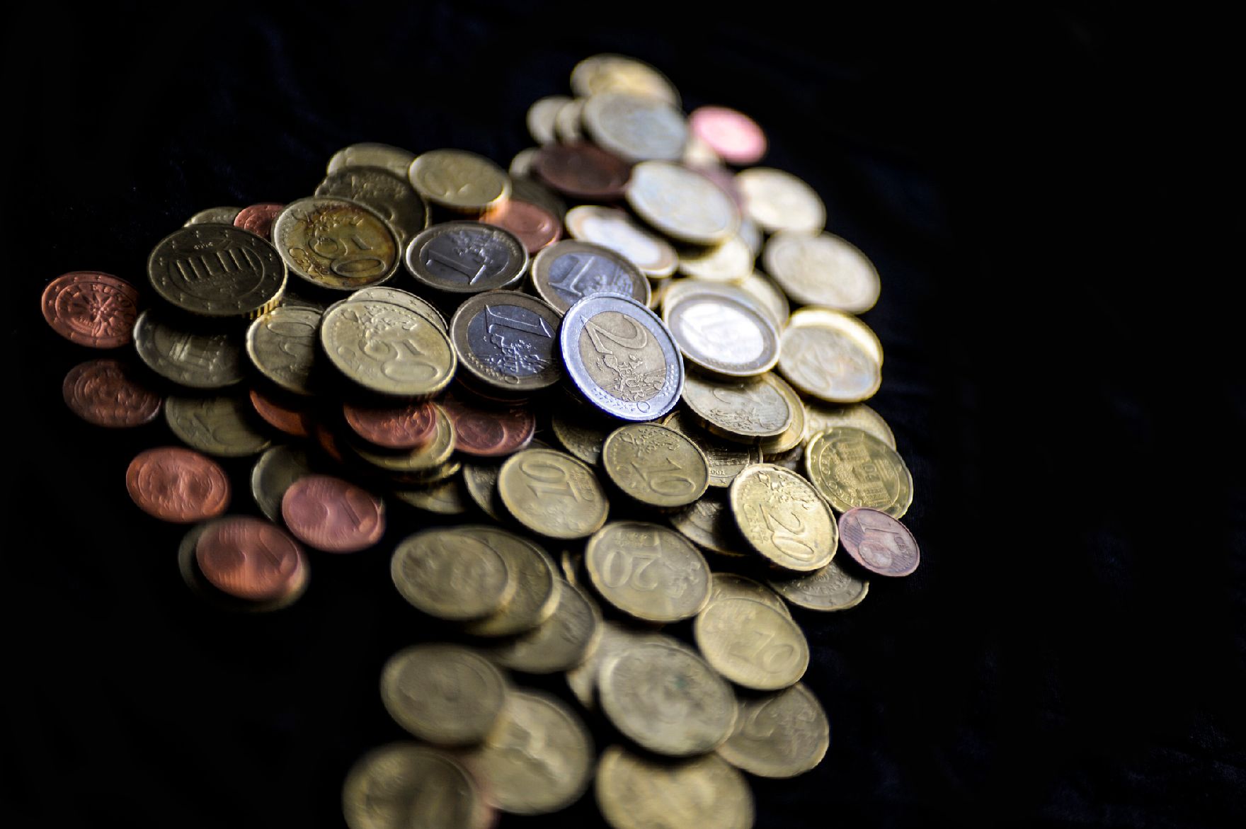 Verschiedene Euromünzen. Schlagworte: Euro, Geld, Münzen, Wirtschaft