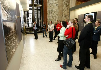 Am 05. Dezember 2008 wurde die "Republik Ausstellung 1918|2008" von Vertretern der Sponsoren der Ausstellung im Parlament besichtigt.