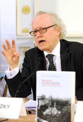 PK zur Buchpräsentation 90 Jahre Republik. Historiker Lorenz Mikoletzky.