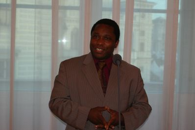 Am 23. und 24. September 2010 lud Radio Afrika TV zum "African Press Day - Internationales Symposium" ins ORF-Zentrum Wien. Im Bild der Leiter von Radio Afrika TV, Alexis Neuberg beim Abendempfang im Bundeskanzleramt.