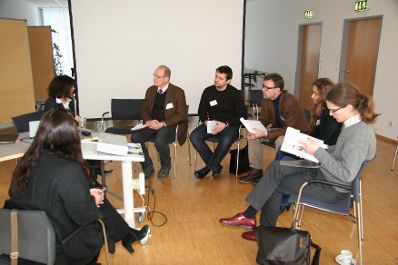 Am 16. und 17. Dezember 2010 lud das Bundeskanzleramt zu einem Dialog zur Raumrelevanz der Integrationspolitik dem "Forum Integration im Raum" ein. Nigül Raeke diskutiert Beispiel Kooperation mit migrantischen UnternehmerInnen.