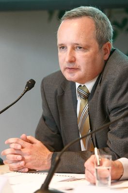 Am 02. Juli 2010 fand eine Pressekonferenz zum Thema Einbindung der ÖBB Suchmaschiene Scotty in die Internetplattform Digitales Österreich statt. Im Bild Christian Pettauer (ÖBB-Personenverkehr AG, CIO und Leiter Systeme & IT).