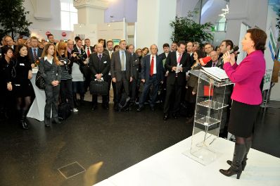 Bundesministerin Gabriele Heinisch-Hosek eröffnet die 1. Verwaltungsmesse.