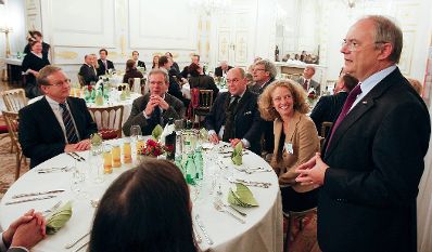 Am 27. September 2012 empfing Sektionschef Manfred Matzka (r.) die Teilnehmerinnen und Teilnehmer der Tagung der Österreichischen Verwaltungswissenschaftlichen Gesellschaft (ÖVG) im Bundeskanzleramt.