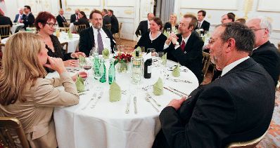 Am 27. September 2012 empfing Sektionschef Manfred Matzka die Teilnehmerinnen und Teilnehmer der Tagung der Österreichischen Verwaltungswissenschaftlichen Gesellschaft (ÖVG) im Bundeskanzleramt.