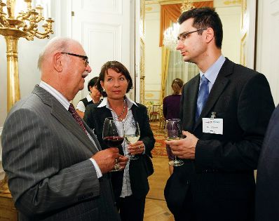 Am 27. September 2012 empfing Sektionschef Manfred Matzka die Teilnehmerinnen und Teilnehmer der Tagung der Österreichischen Verwaltungswissenschaftlichen Gesellschaft (ÖVG) im Bundeskanzleramt.