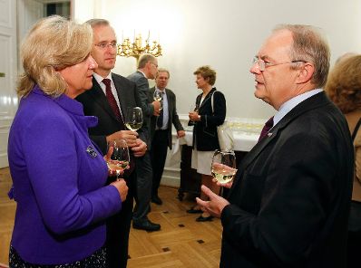 Am 27. September 2012 empfing Sektionschef Manfred Matzka (r.) die Teilnehmerinnen und Teilnehmer der Tagung der Österreichischen Verwaltungswissenschaftlichen Gesellschaft (ÖVG) im Bundeskanzleramt.