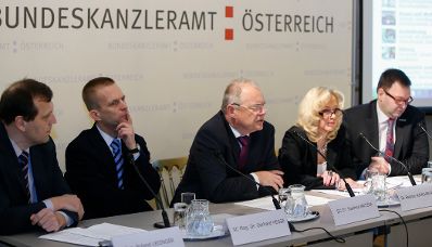 Am 10. Jänner 2013 fand im Bundeskanzleramt die Veranstaltung "15 Jahre HELP & RIS" statt. Im Bild Rolan Ledinger, Gerhard Hesse, Manfred Matzka, Barbara Auracher-Jäger, Christian Rupp (v.l.n.r).
