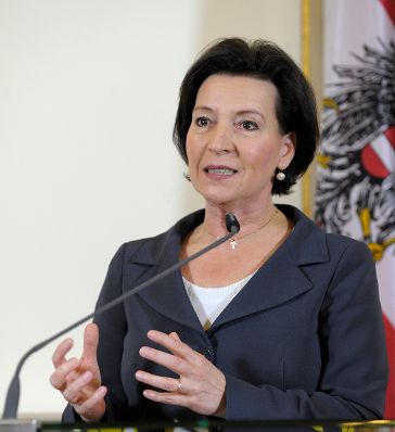 Bundesministerin für Bildung und Frauen Gabriele Heinisch-Hosek beim Pressefoyer nach dem Ministerrat am 11. Februar 2014.