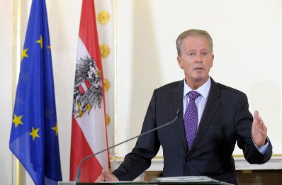 Vizekanzler und Bundesminister Reinhold Mitterlehner beim Pressefoyer nach dem Ministerrat am 16. September 2014.