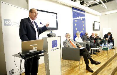 Am 13. November 2014 fand im wiener Haus der Europäischen Union eine Veranstaltung zum Thema "Wie das Europa der Bürger neu aufsetzen?“ statt. Am Rednerpult der frühere Vizepräsident des Europäischen Parlaments, Othmar Karas.