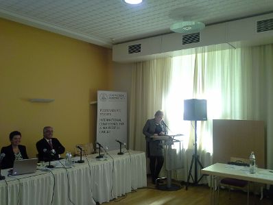 Am 27. und 28. April 2015 fand in der Diplomatischen Akademie Wien die Conference on European Democracy (EuDEM) 2015 statt. Am Rednerpult Prof. Šišková.