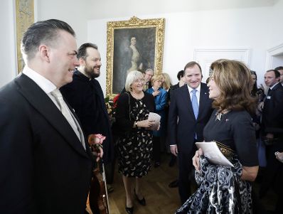 Am 1. Jänner 2020 besuchte Bundeskanzlerin Brigitte Bierlein (r.) und Bundesminister Alexander Schallenberg das Neujahrskonzert. Im Bild mit dem Dirigenten Andris Nelsons (2.v.l.) und dem schwedischen Ministerpräsidenten Stefan Löfven (2.v.r.).