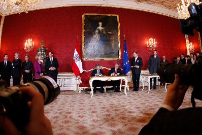Am 02. Dezember 2008 wurde die neue Bundesregierung von Bundespräsident Heinz Fischer in der Präsidentschaftskanzlei angelobt.