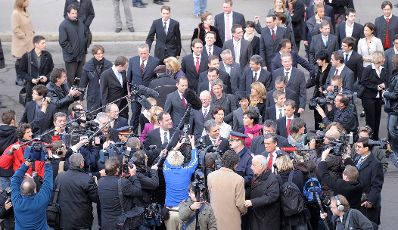 Am 02. Dezember 2008 wurde die neue Bundesregierung von Bundespräsident Heinz Fischer in der Präsidentschaftskanzlei angelobt. Der anschließende Weg in das Bundeskanzleramt.