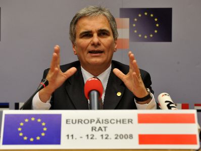 Freitag, den 12. Dezember 2008 endete in Brüssel, Belgien die Wintertagung des Europäischen Rates der EU-Staats- und Regierungschefs und Außenminister mit der Abschlußpressekonferenz von Bundeskanzler Werner Faymann und des Außenministers.