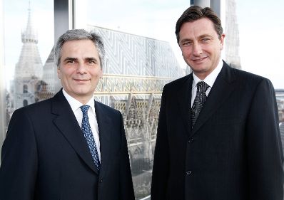 Im Zuge seines Privataufenthaltes in Österreich traf der slowenische Ministerpräsident Borut Pahor (r.) mit Bundeskanzler Werner Faymann (l.) zu einem Mittagessen zusammen.