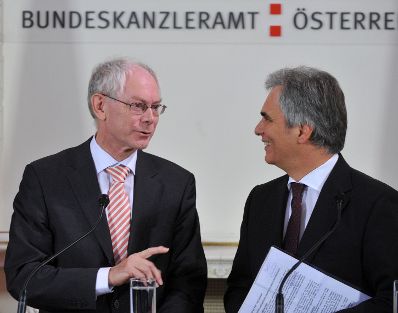Montag, den 19. Oktober 2009 traf Österreichs Bundeskanzler Werner Faymann (R) im Bundeskanzleramt in Wien mit seinem belgischen Amtskollegen Herman Van Rompuy (L) zu politischen Gesprächen zusammen.