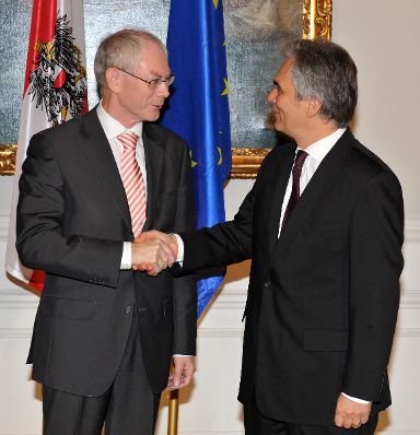 Montag, den 19. Oktober 2009 traf Österreichs Bundeskanzler Werner Faymann (R) im Bundeskanzleramt in Wien mit seinem belgischen Amtskollegen Herman Van Rompuy (L) zu politischen Gesprächen zusammen.