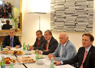 Dienstag, den 23. Juni 2009 traf Bundeskanzler Werner Faymann im Bundeskanzleramt in Wien mit den Bürgermeistern Heinz Schaden - Salzburg, Helmut Manzenreiter - Villach, Peter Koits - Wels, Matthias Stadler - St. Pölten (v.L.n.R.) zu einem Gespräch zum Thema Sicherheit zusammen.