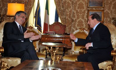 Freitag, den 26. Juni 2009 traf Österreichs Bundeskanzler Werner Faymann (L) in Rom mit dem italienischen Premierminister Silvio Berlusconi (R) zu poltischen Gesprächen zusammen.