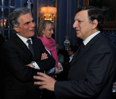 Donnerstag, den 15. Oktober 2009 traf Österreichs Bundeskanzler Werner Faymann (L) in Wien mit EU-Kommissionspräsident José Manuel Durao Barroso (R) zu einem Gespräch zusammen.